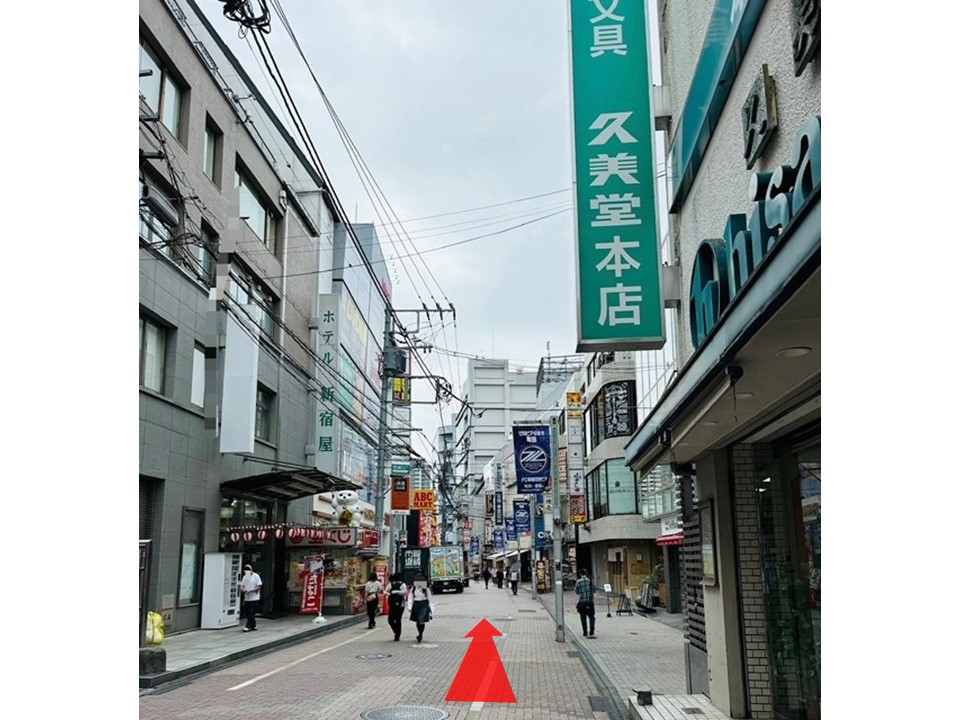 3.商店街を直進